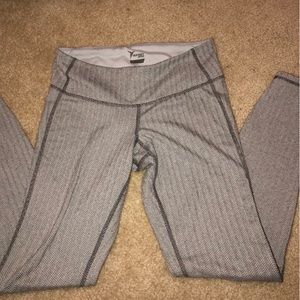 Grey herringbone leggings great dupe for Lululemon